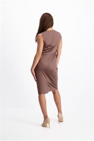 Dopasowana sukienka do pracy 83391 - 146221
