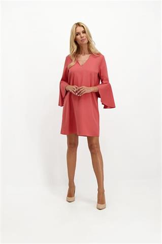 Różowa sukienka z falbanką przy rękawach 84734 - 286431
